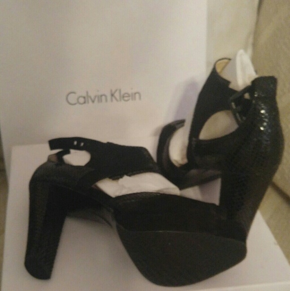 Shoes - Picture 3 of 4